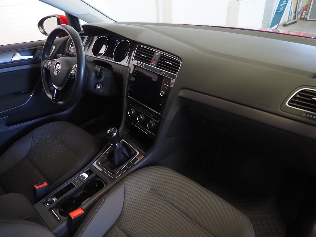 Volkswagen Golf 1.6 TDI 115hk D-Värmare Backkamera Adaptiv Farthållare