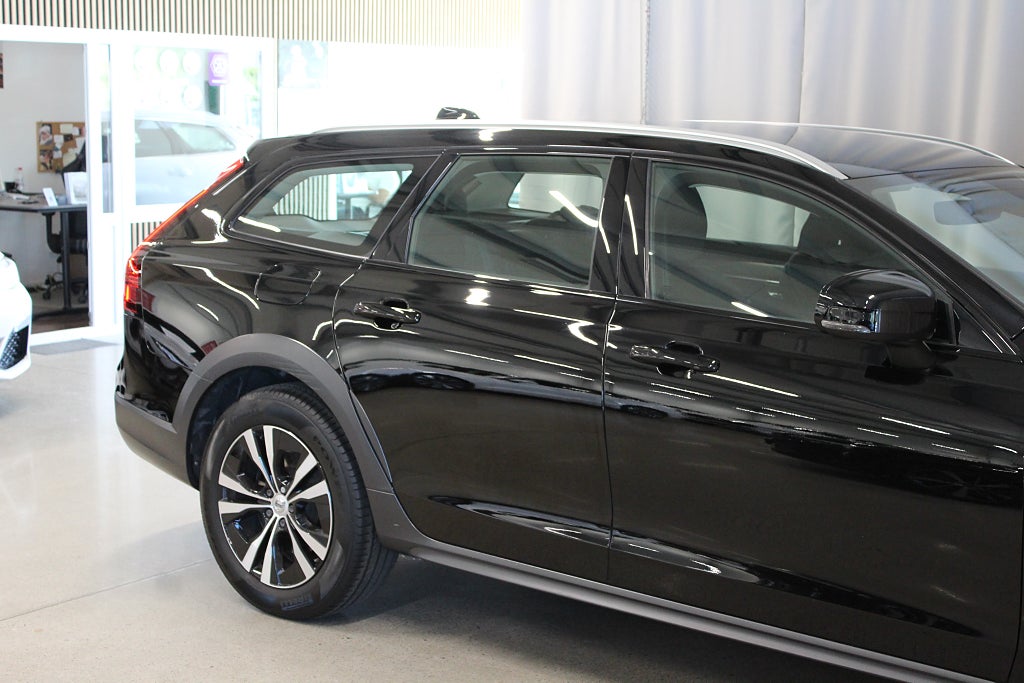 Volvo V90 Cross Country B4 AWD 197HK Advanced Edition, Drag, Värmare,