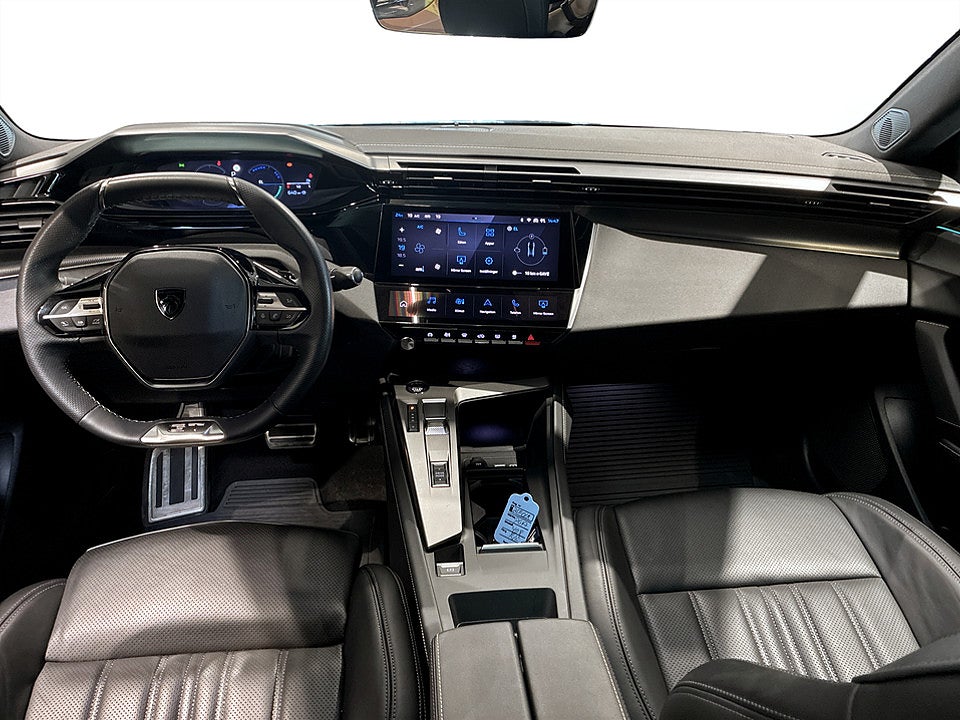 Bild på Peugeot 408 GT PHEV 225hk Aut DRAG PANO ELSTOLAR HELSKINN
