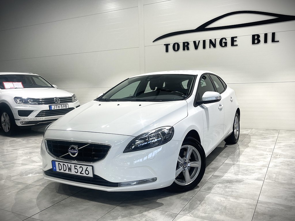 Volvo V40 T2 / Kinetic / Drag / Värmare / Euro 6