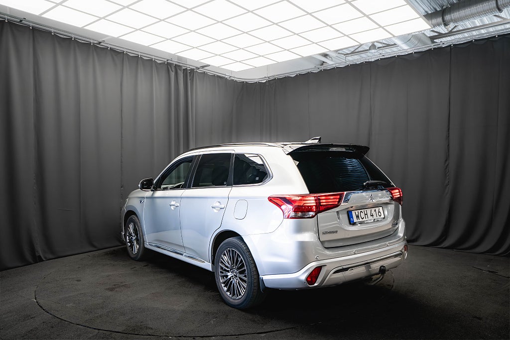 Mitsubishi Outlander PHEV Plug-in AWD S-Edition PANO DRAG LÄDER 360° ELSTOL