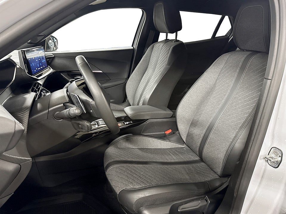 Bild på Peugeot 2008 Allure 1.2 PT 130hk Aut B-KAMERA CARPLAY