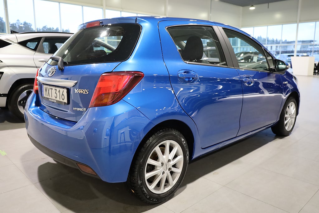 Toyota Yaris Hybrid e-CVT Active Navi Kamera Blåtand M-Värme 2015