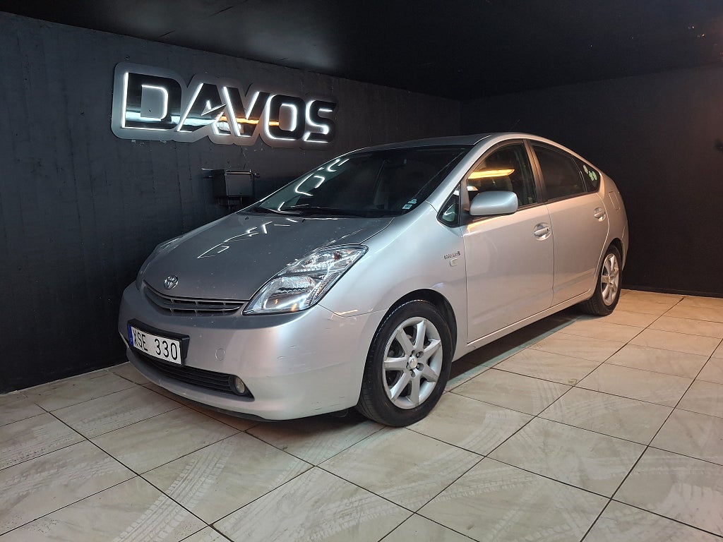 Toyota Prius 1.5 VVT-i + 3CM CVT Backkamera NYBES