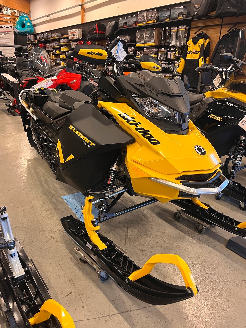 Ski-Doo Summit NEO+ 600 EFI  omg.lev!