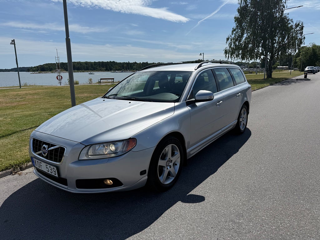 Volvo V70 2.5FT Momentum  premium bil bör ses