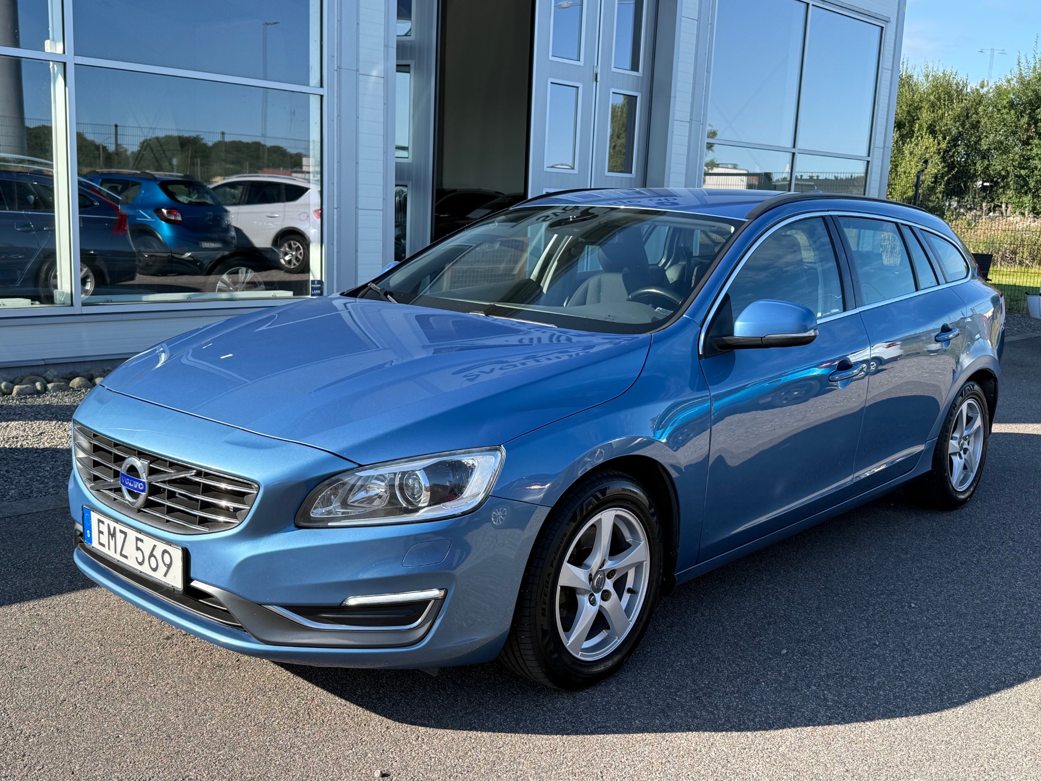 Volvo V60 2015, photo 2/46