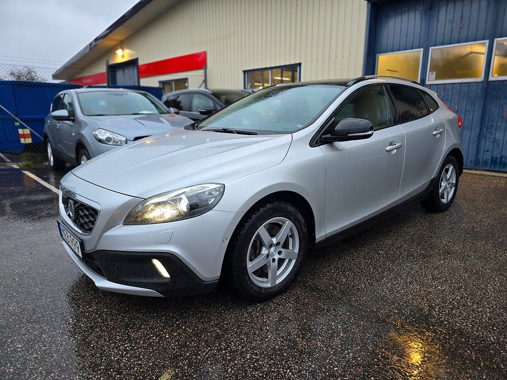 Volvo V40 Cross Country D2 Geartronic Summum Euro 6 Nav Glastak