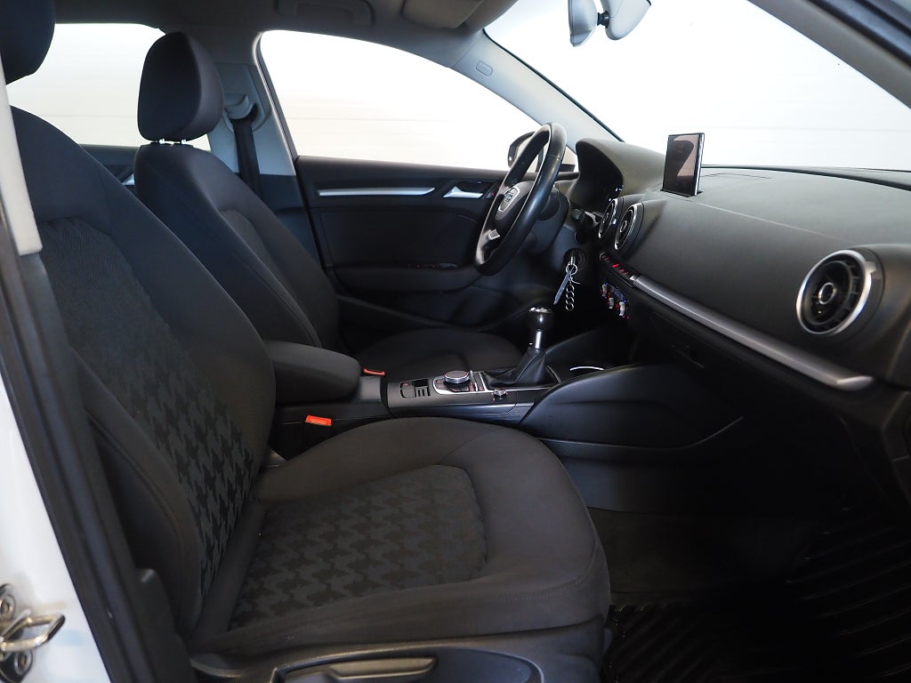 Audi A3 Sportback 1.6 TDI 110hk ultra | Bluetooth | PDC | 2015