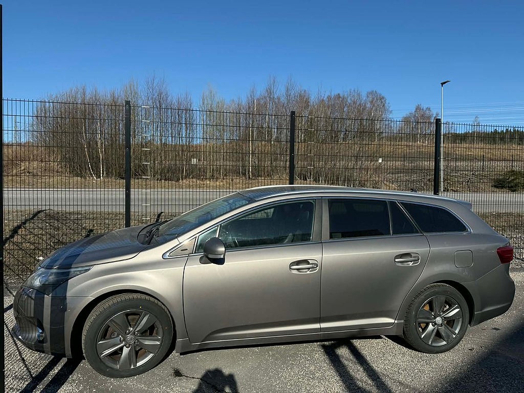 Toyota Avensis Kombi 1.8 Edition 50 SKYVIEW | VHJUL | MV |