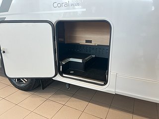 Husbil-halvintegrerad Adria CORAL 670 SLT PLUS 6 av 28