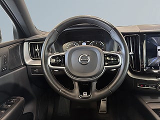 Volvo XC60 B4 AWD Geartronic R-Design S&V/Drag/Pano/H&K/Dvärm/ VOC – bild 9