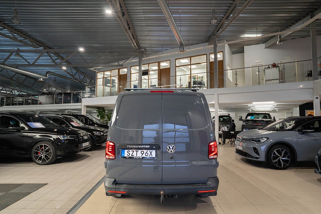 Volkswagen Transporter T30 TDI LÅNG L2 3-sits D-VÄRMARE LED KAMERA DRAG MOM