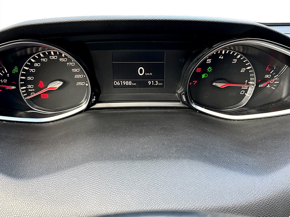 Bild på Peugeot 308 5D Allure 1.2 PT 130hk P-SENSORER DRAG