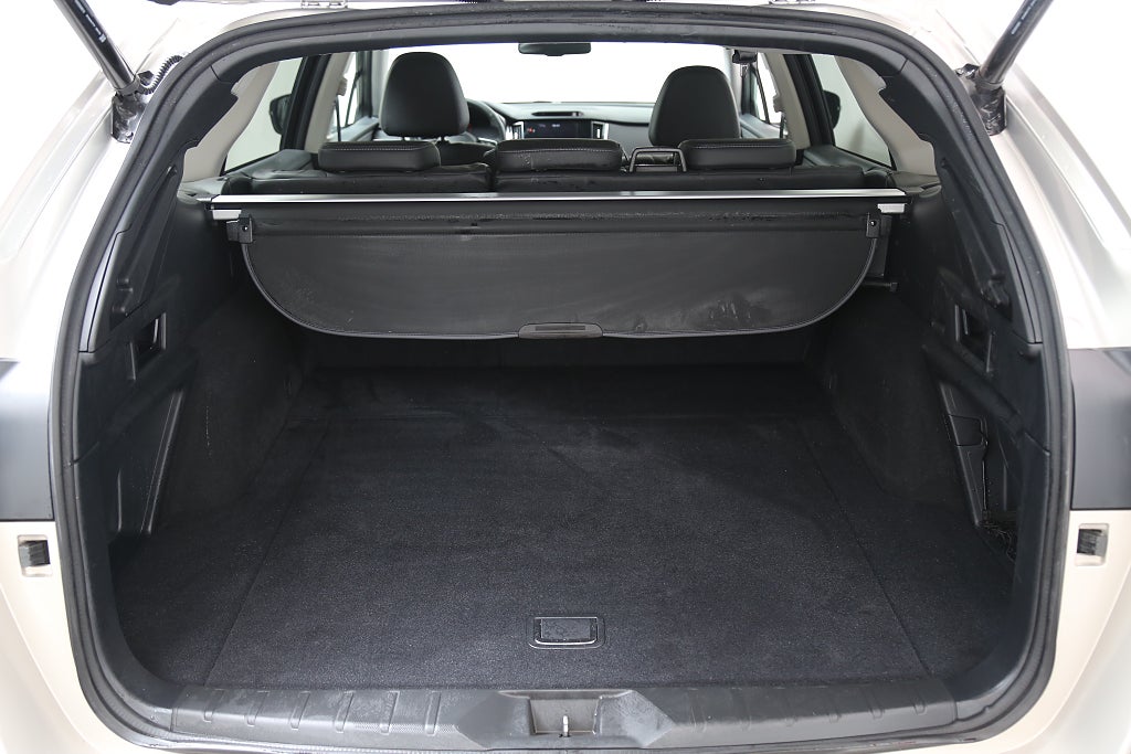 Subaru Outback 2,5i 169hk XFuel Limited AWD Aut Skinn Drag Leasbar 2025