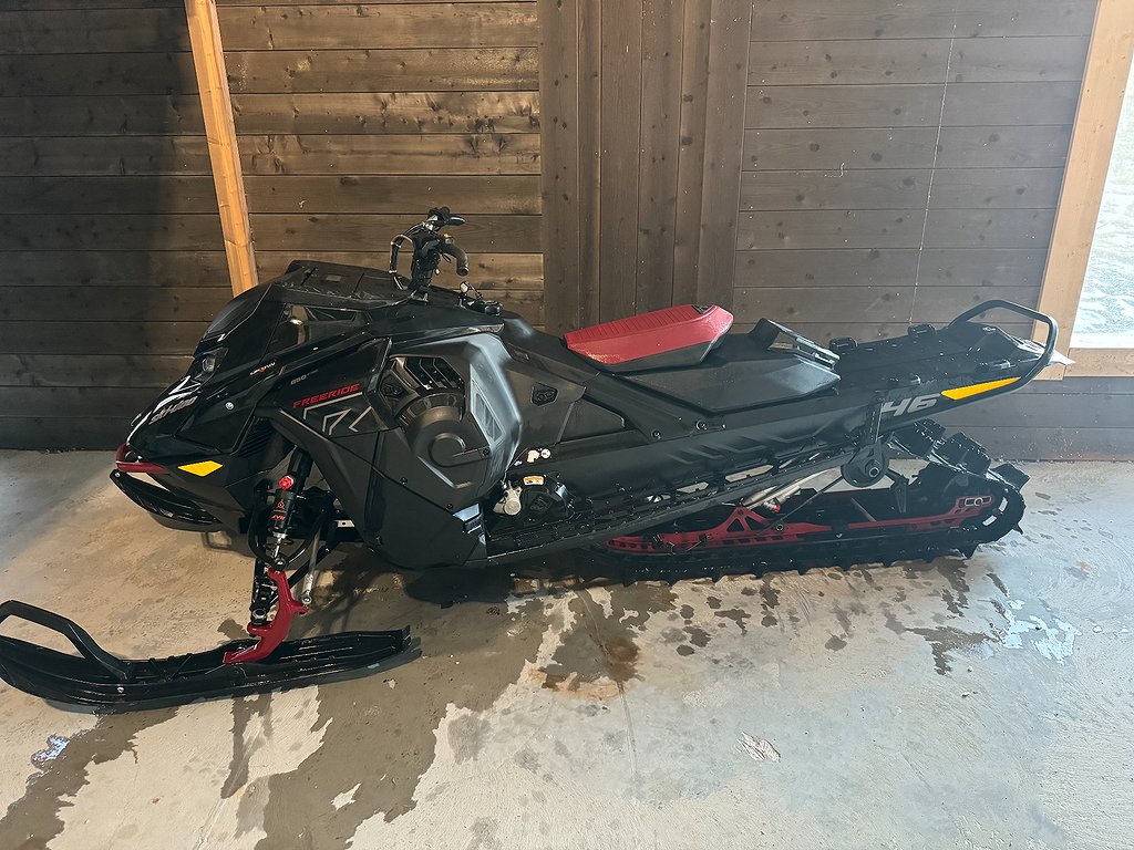 Ski-Doo Freeride 850 146"