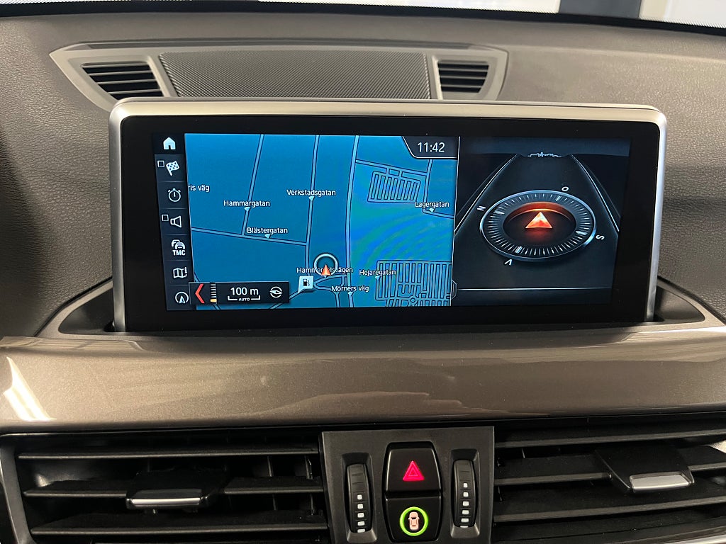 BMW X1 xDrive20d Aut xLine Dragkrok Farth 4WD Panorama HUD bild 22