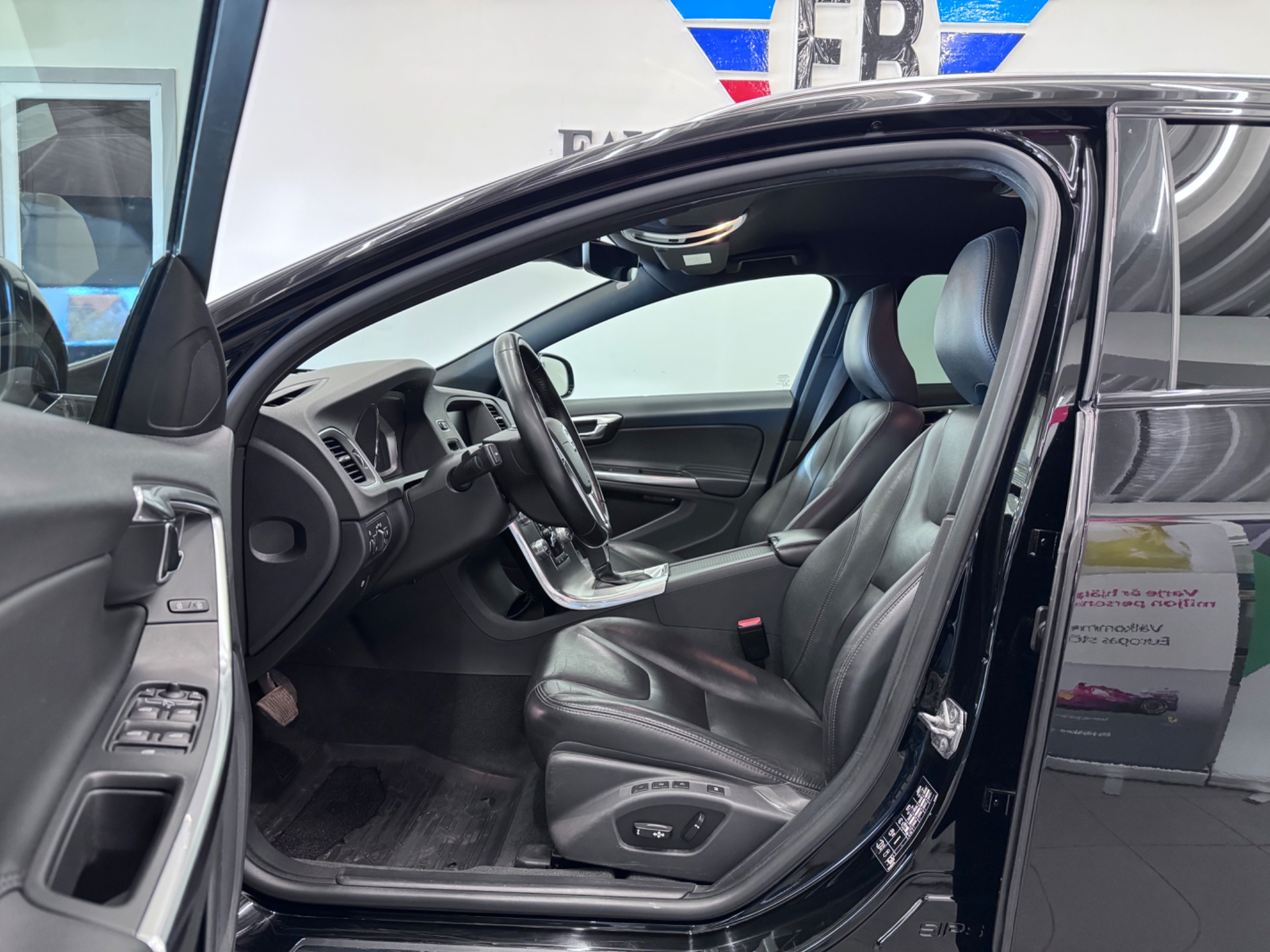 Volvo V60 Cross Country 2017, bild 4/47