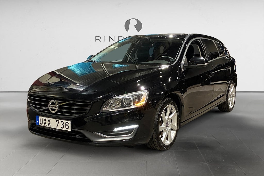 Volvo V60 D5 215 HK AUT AWD MOMENTUM DRAG NAVI PANO PDC D-VÄRM