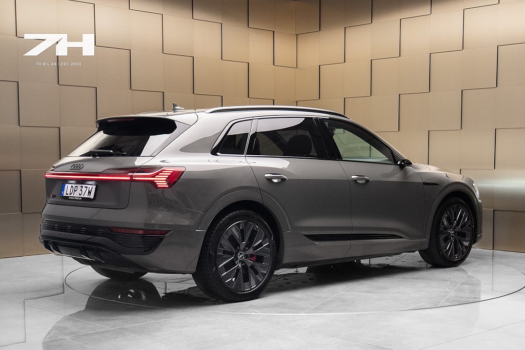 Audi q8-e-tron Q8 55 e-tron quattro S line / Luftfjädring / HuD / Dra