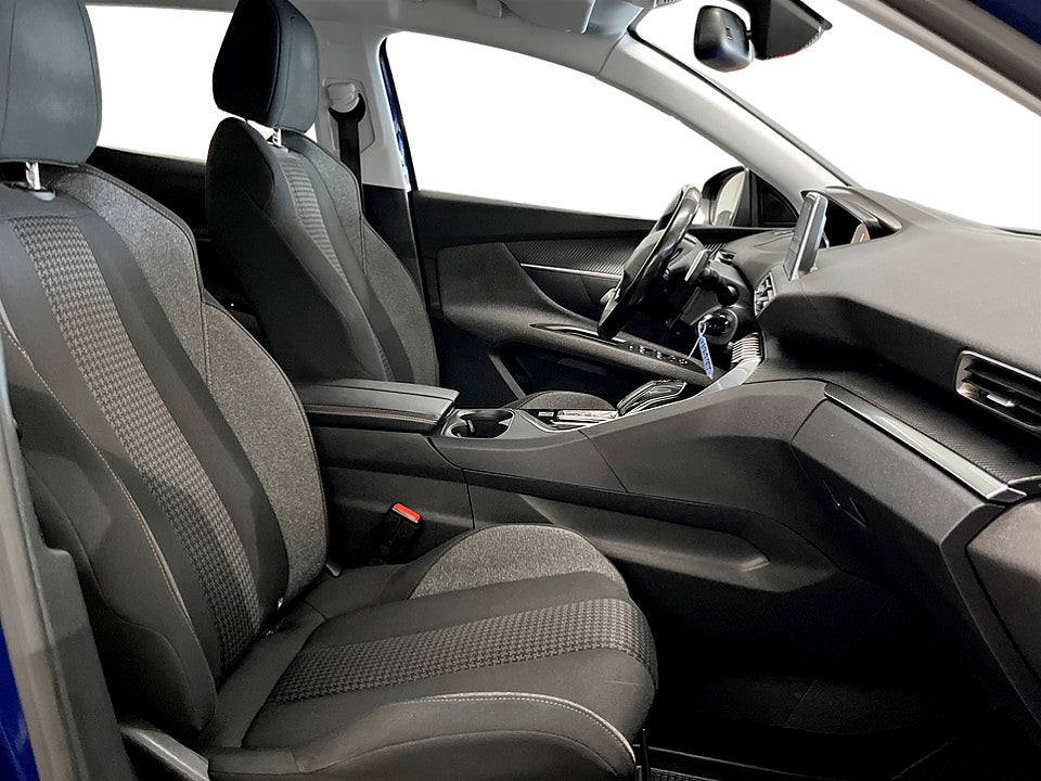 Bild på Peugeot 3008 Active 1.2 PT 130hk Aut DRAG P-SENSORER BAK