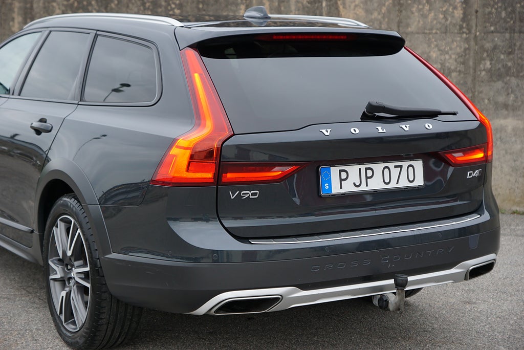 Volvo V90 Cross Country D4 AWD Pro 1-Brukare Drag Värmare Fullservad V