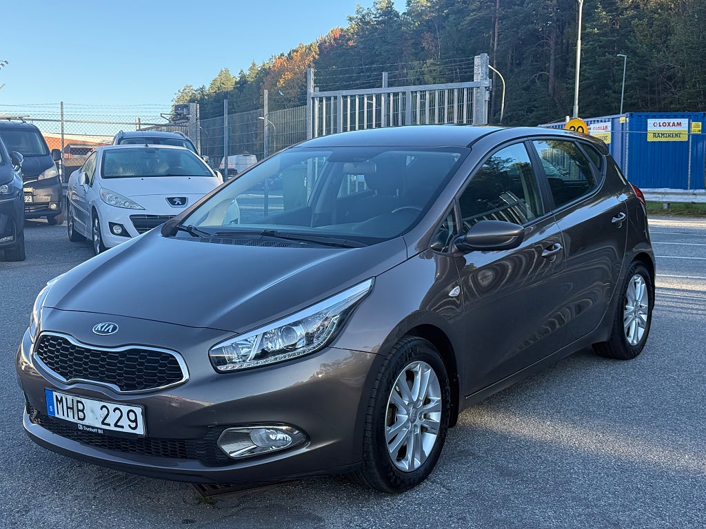 Kia Ceed cee'd 1.4 CVVT 99hk Endast 10500 mil Nyservad M-Värmare