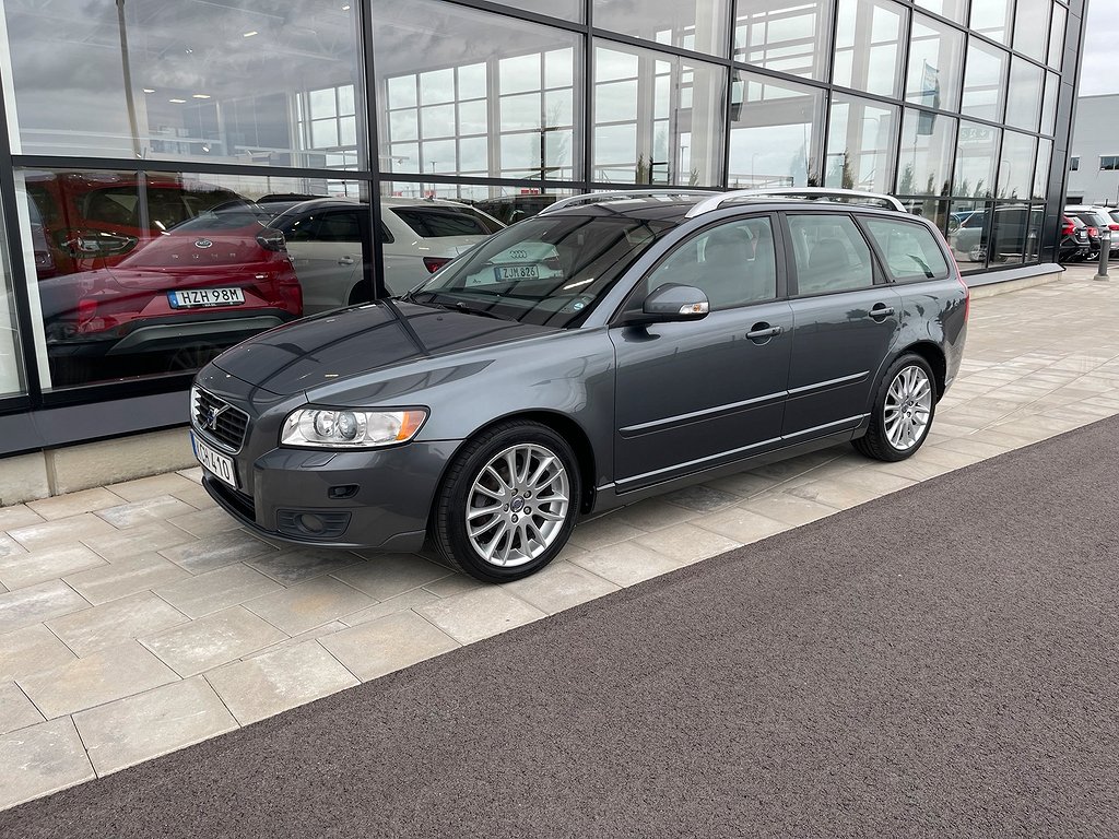 Volvo V50 1.8 Flexifuel Summum 125hk, Drag, Skinn