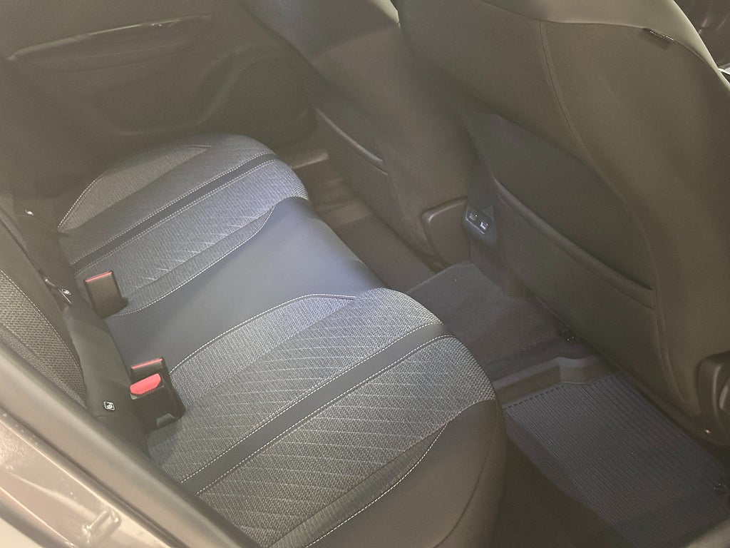 Peugeot 2008 Allure 1.2 PureTech 130hk Demo bil Euro 6 thumbnail