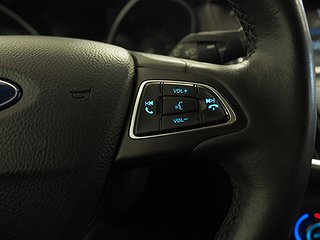 Halvkombi Ford Focus 15 av 19
