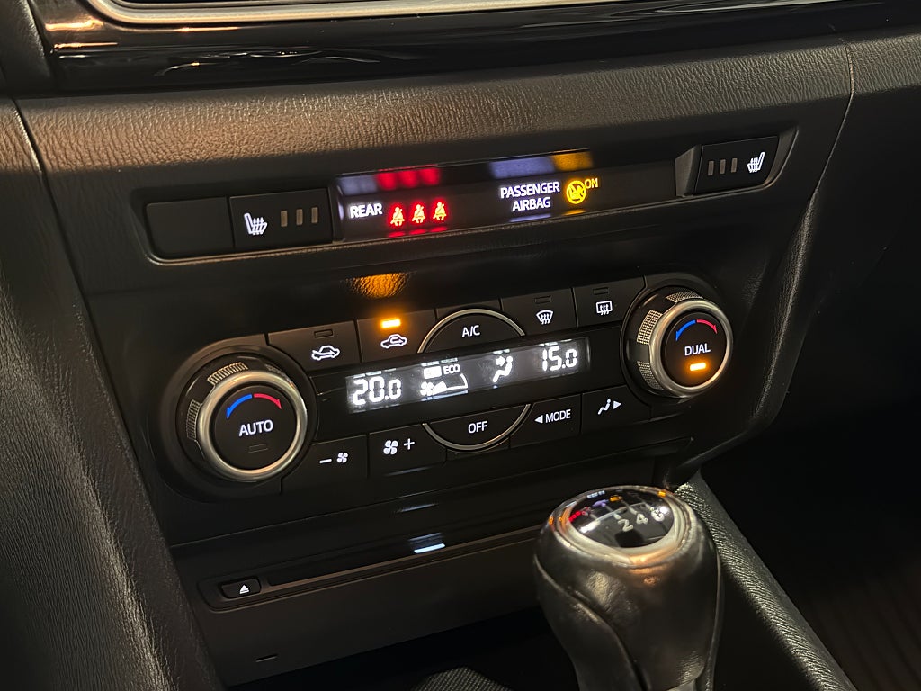 Mazda 3 Sport 2,0 SKYACTIV-G 120hk Vision Navi P-sensorer 2016