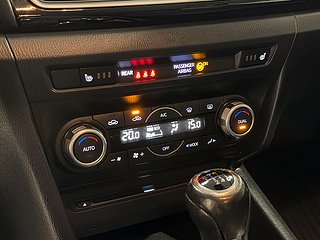 Halvkombi Mazda 3 18 av 22