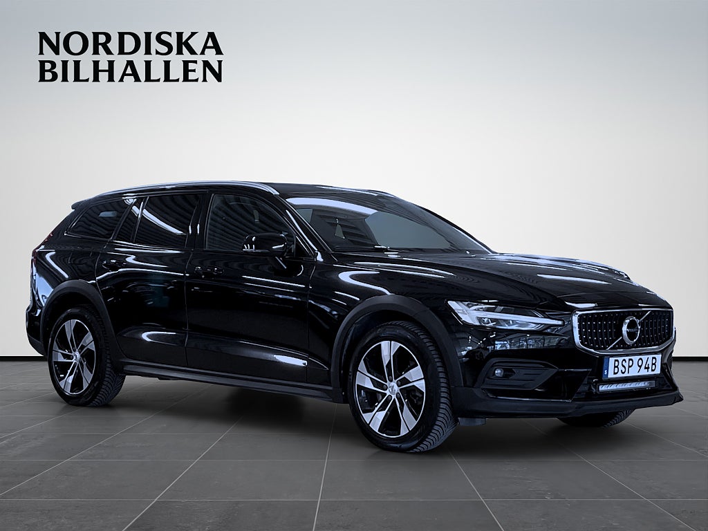 Volvo V60 Cross Country B4 AWD Geartronic Momentum Backkamera Värmare GPS