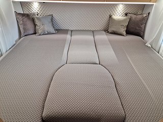 Husbil-halvintegrerad Adria Coral Plus 670 DL 19 av 31