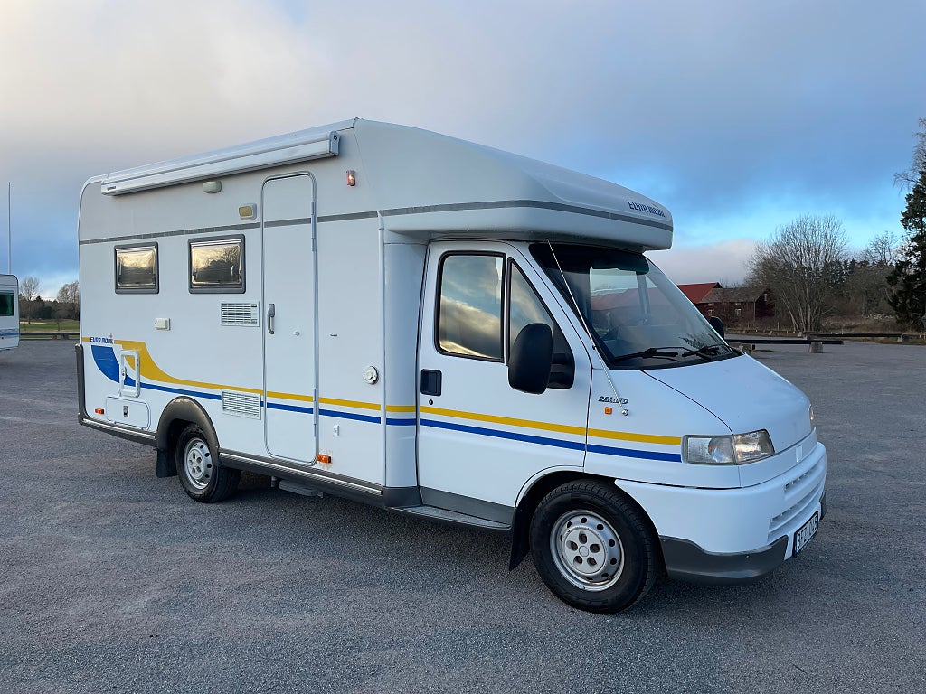 Eura Mobil 612 SB dubbelsäng solceller 