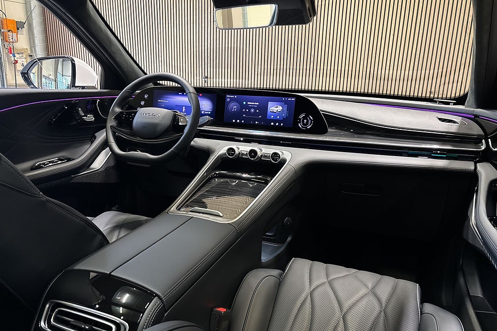 Omoda 9 1.5T + 34.46 kWh PHEV AWD Pano Elstol 360 BLIS Sony HUD
