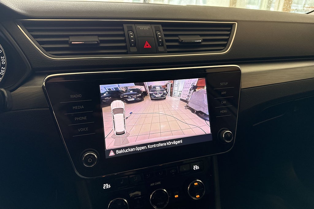Skoda Superb Kombi 2.0 TDI 4x4 SCR Business Edi Drag Kamera Värmare  miniatyr 11