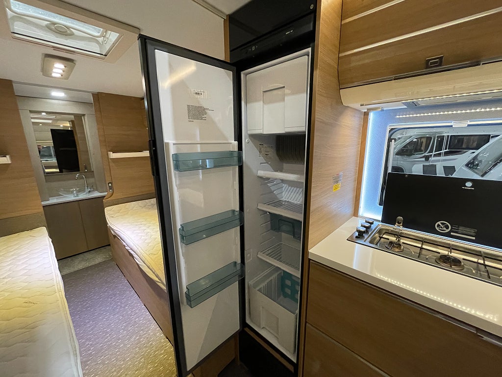 Adria Adora 572 UT /ALDE/Långbäddar/Markis/Badrum bak - Adria