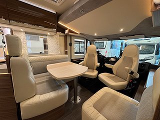 Husbil-integrerad Eura Mobil Integra Line 725 QB 150HK 2 av 23