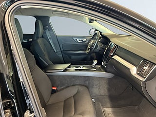 Volvo V60 D3 AWD Momentum Dvärme Dragkrok Navi Rattvärme S&V-däck – bild 10