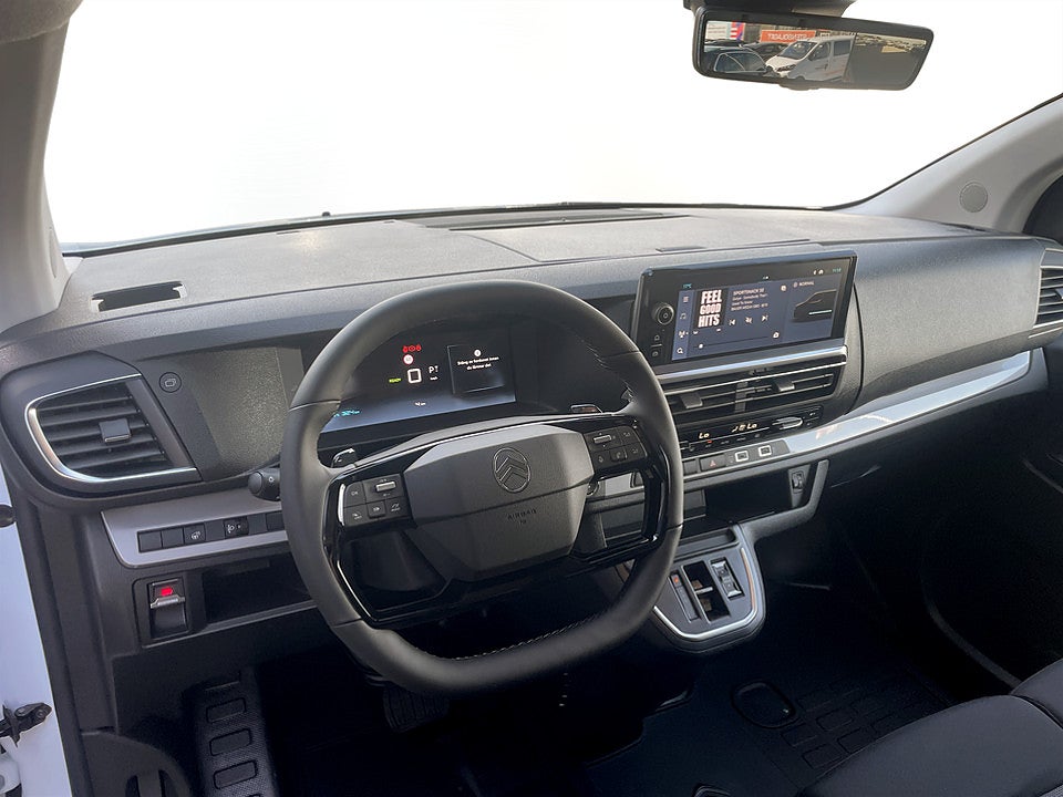 Bild på Citroën e-Jumpy Business 136hk L2 - DEMO