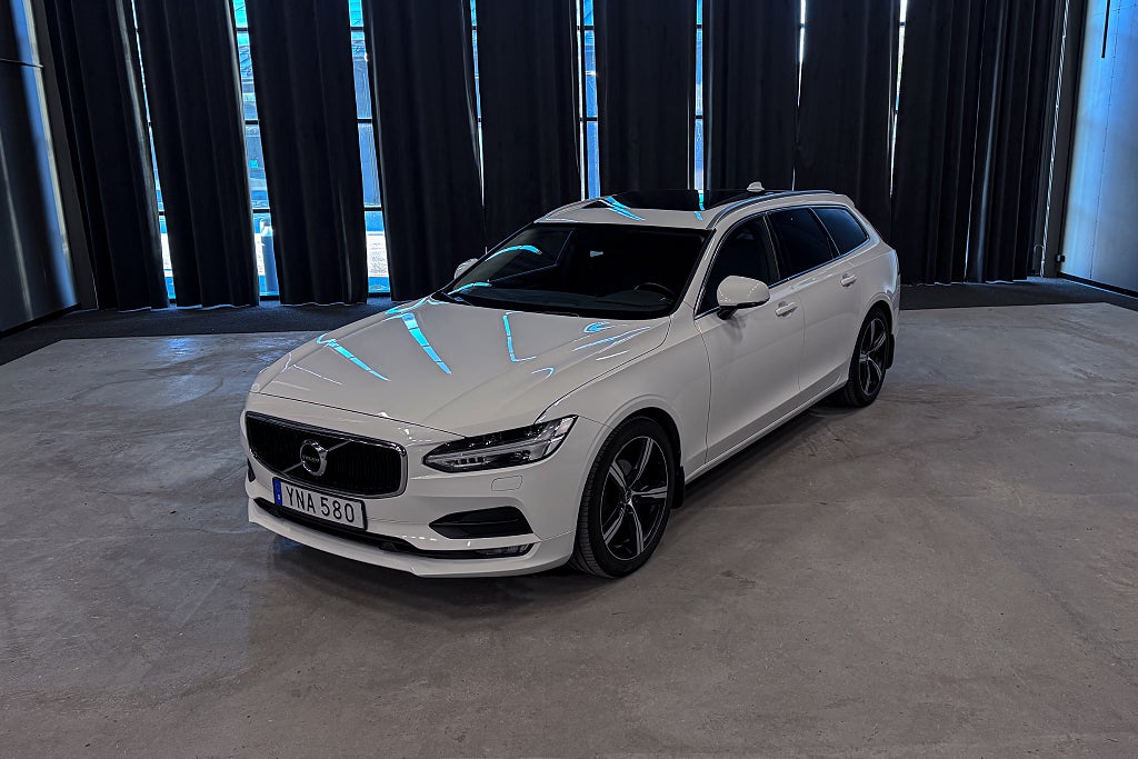 Volvo V90 D4 Momentum|Panorama|Drag| 
