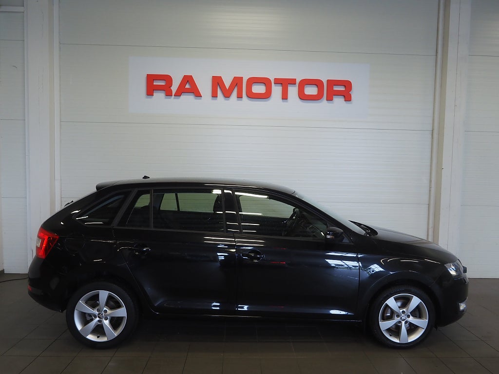 Skoda Rapid Spaceback 1.2 TSI 110hk Style Motorvärmare P-Sensorer 2017