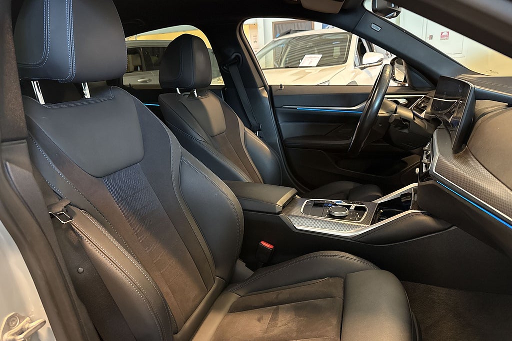 BMW i4 M50 xDrive Gran Coupé M Sport Drag Sov Hjul Kamera Moms miniatyr 15