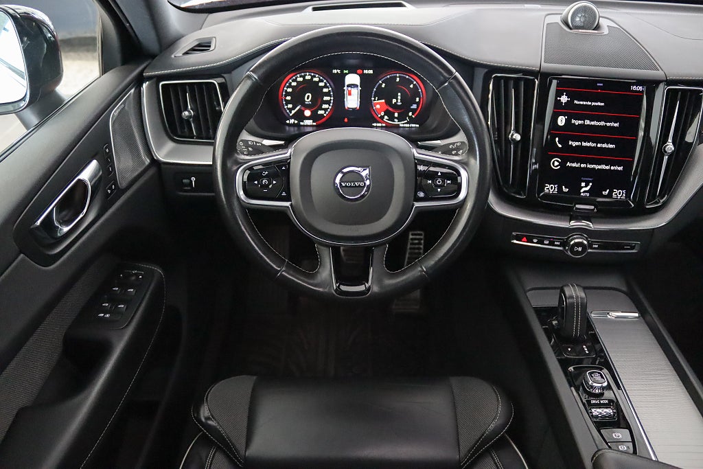 Volvo XC60 B5 AWD R-Design Pano B&W B-kamera HuD Drag