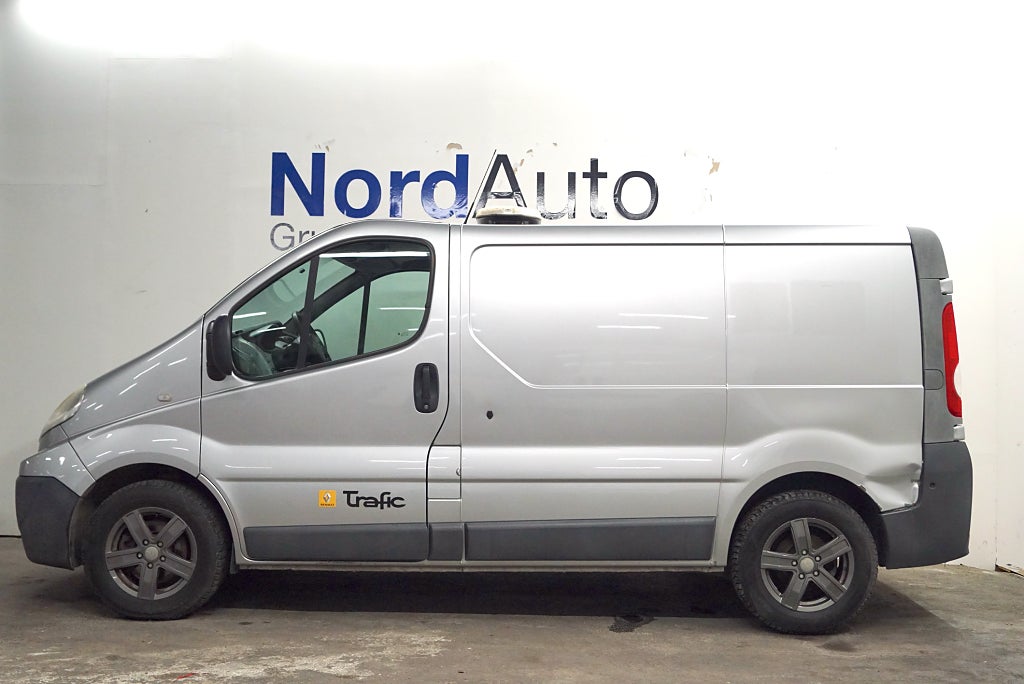Renault trafic  2.0 dCi DISEELVÄRMARE 3-SITS DRAG Kamkedja BT  NYBES