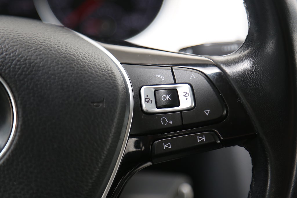 Volkswagen Golf 1,2 TSI 110hk DSG Sportscombi CarPlay Kamera 2017