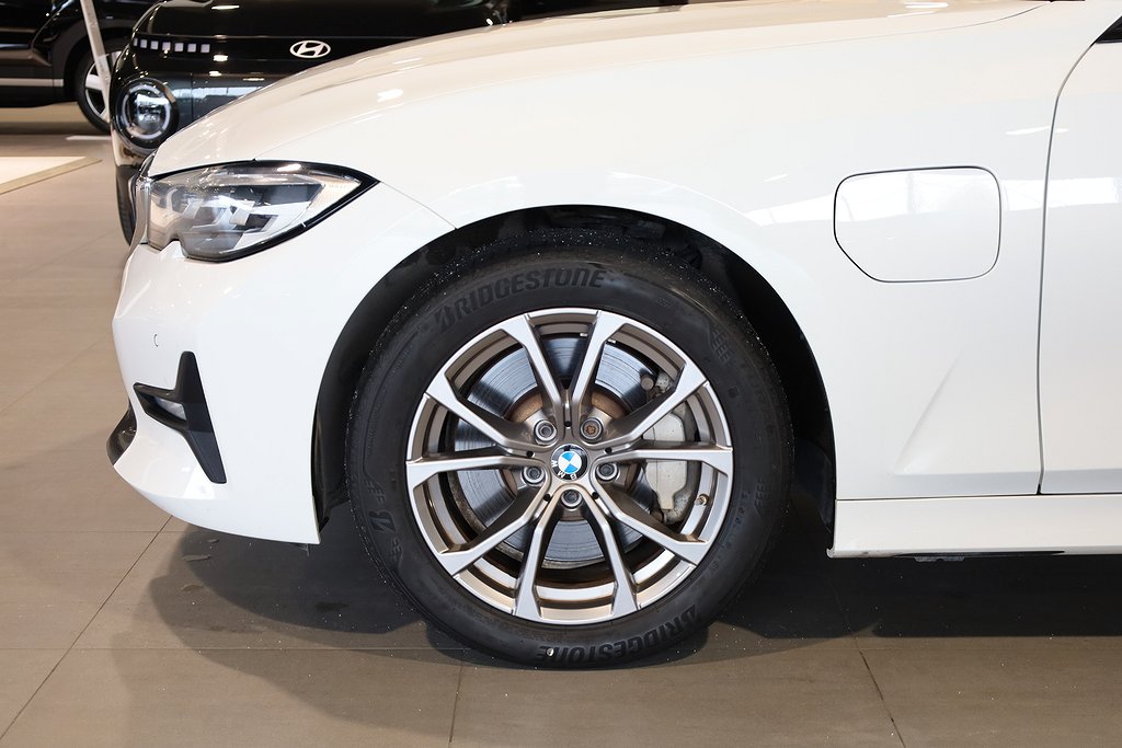 BMW 330e Sedan Steptronic Sport line Navi CarPlay Leasbar 2020