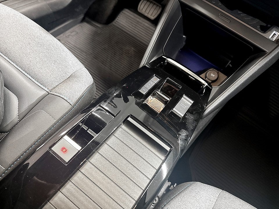 Bild på Citroën C4 Shine 1.2 PT 130hk Aut - B-KAMERA, RATTVÄRME