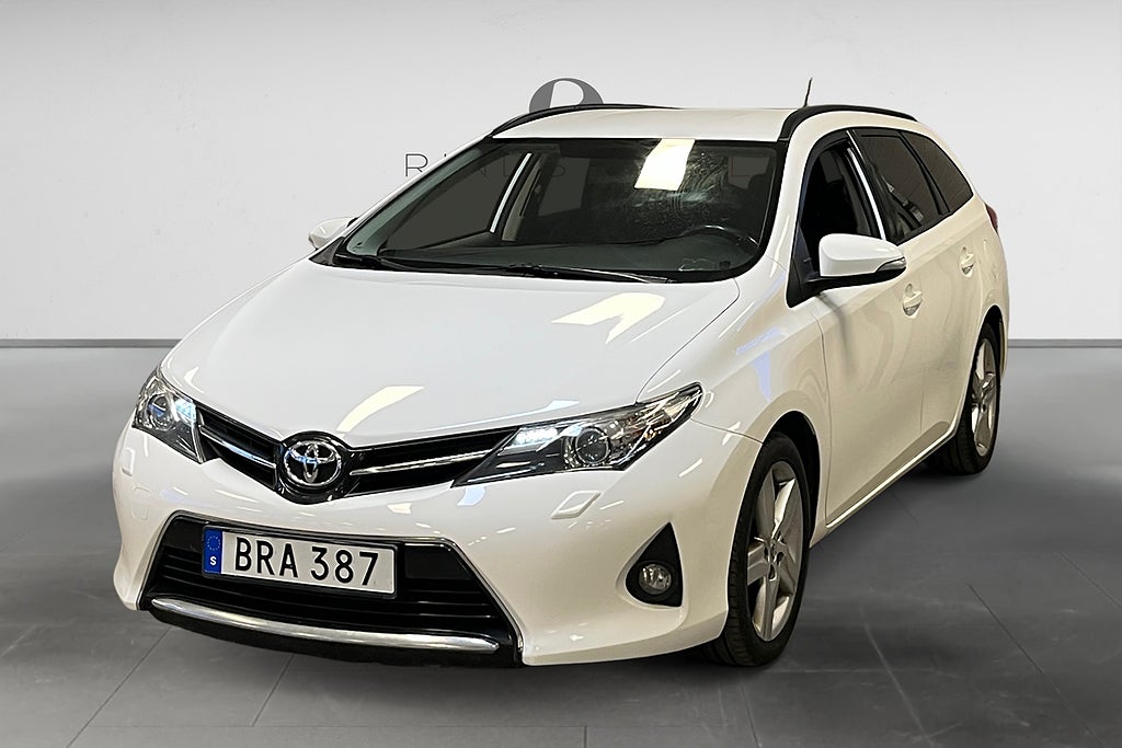 Toyota Auris Touring Sports 1.6 132 HK AUT EDITION 50 16700MIL 17"